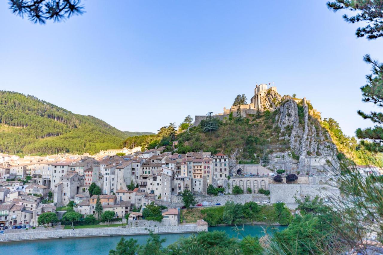 Camping Sites Et Paysages Les Pres Hauts Sisteron Buitenkant foto